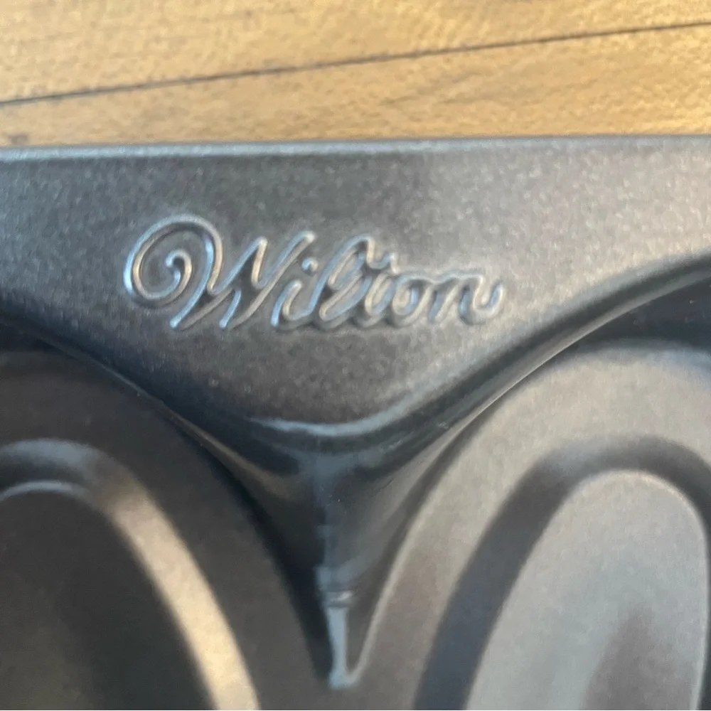 Wilton Bunny Rabbit Non-stick Cake Pan Mold #2105-0651 - Picture 4 of 4